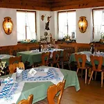 Hotell Schwarz Mehring (Bavaria)